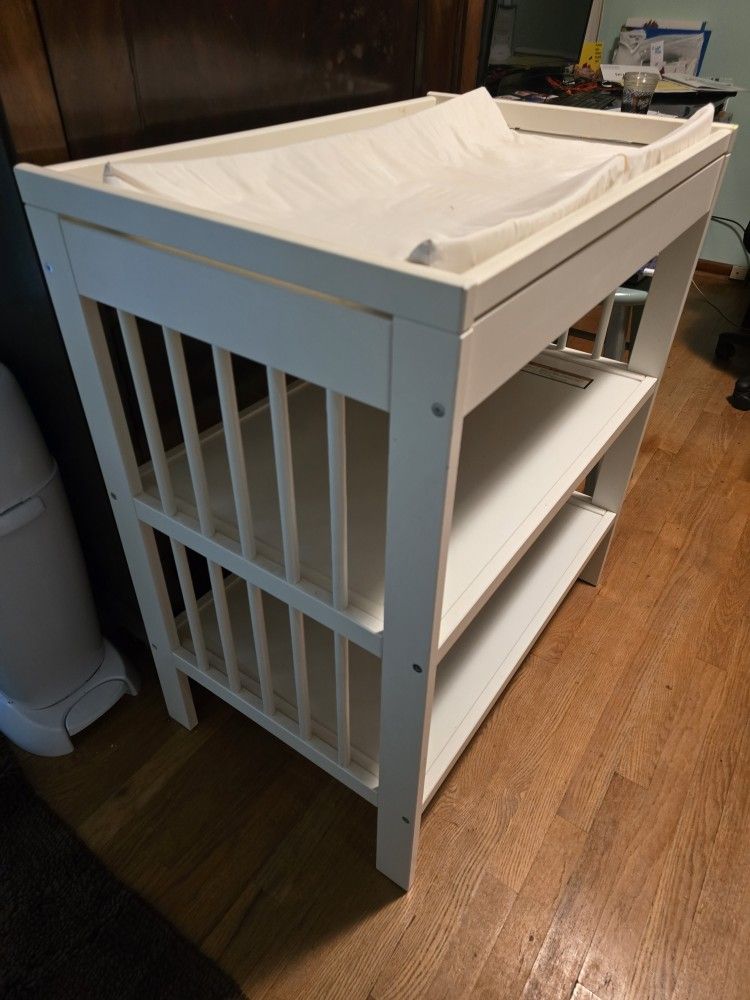 GULLIVER
Changing table, white