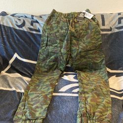 Unyforme Army Camo Pants Size Medium Nwt