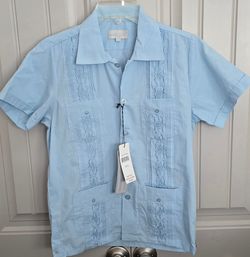 BRAND NEW ✨️With Tags ~BOYS/JUNIOR, Light Blue, short-sleeve Silver Crest GUAYABERA shirt featuring traditional embroidered pleats and four front patc