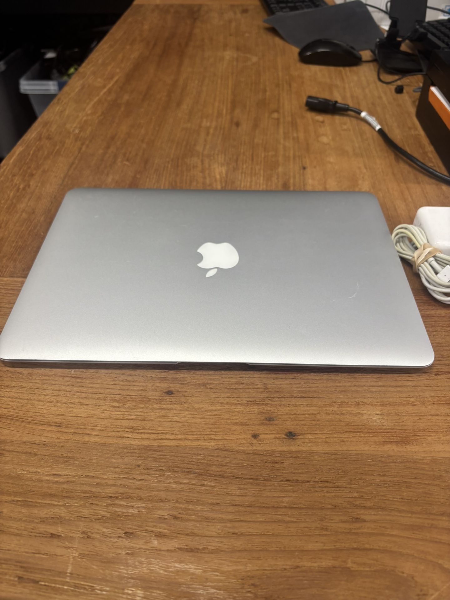 13 inch MacBook Air 2014, Core i7 8gb ram, 256gb SSD, Good battery life, comes with charger $150