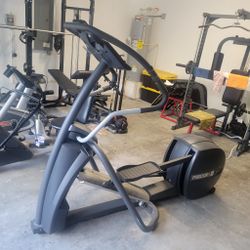 Precor EFX 5.23 Elliptical Machine With Elevation