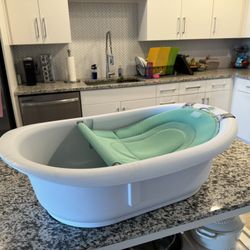 Frida Infant Bathtub