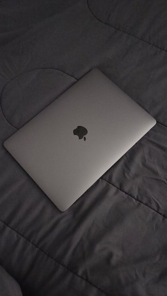 MacBook Pro (13.3-Inch)