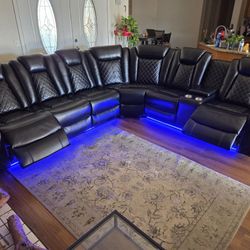 Sectional Black Faux Leather 2 Power Recliners USB & Wireless Charger $1599 