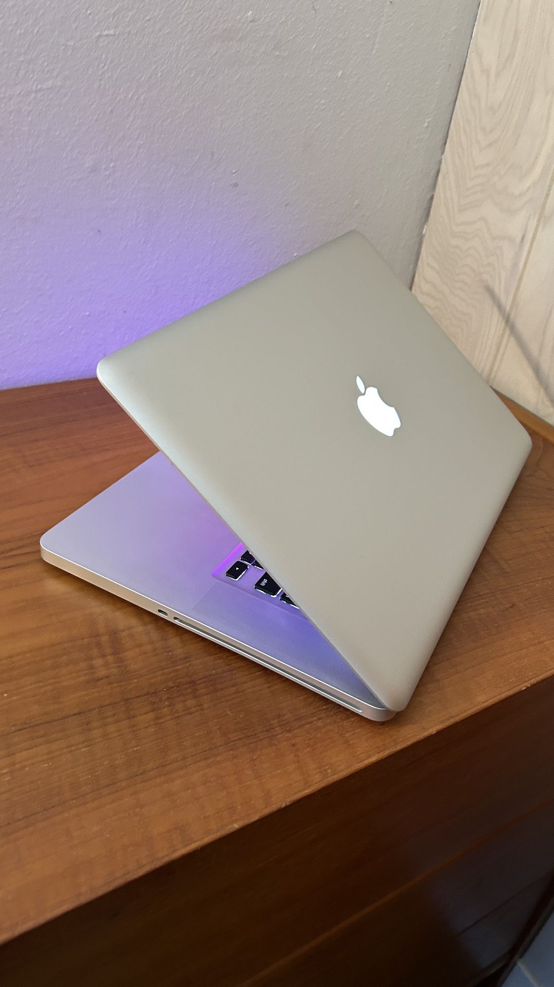 Apple MacBook Pro 15” I7/8GB/256GB SSD $175