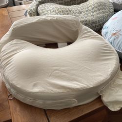 My Brest Friend And Boppy Pillows 