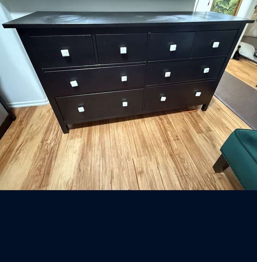 Modern 8 -Drawer Dresser / console Table