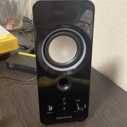Insignia speakers barely used