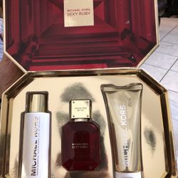 ❣️ Women’s Michael Kors perfume set brand new ❣️