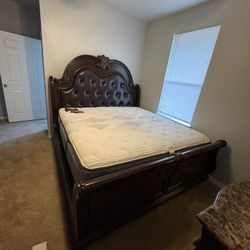BRAND NEW KING SIZE 5 PIECE BEDSET 