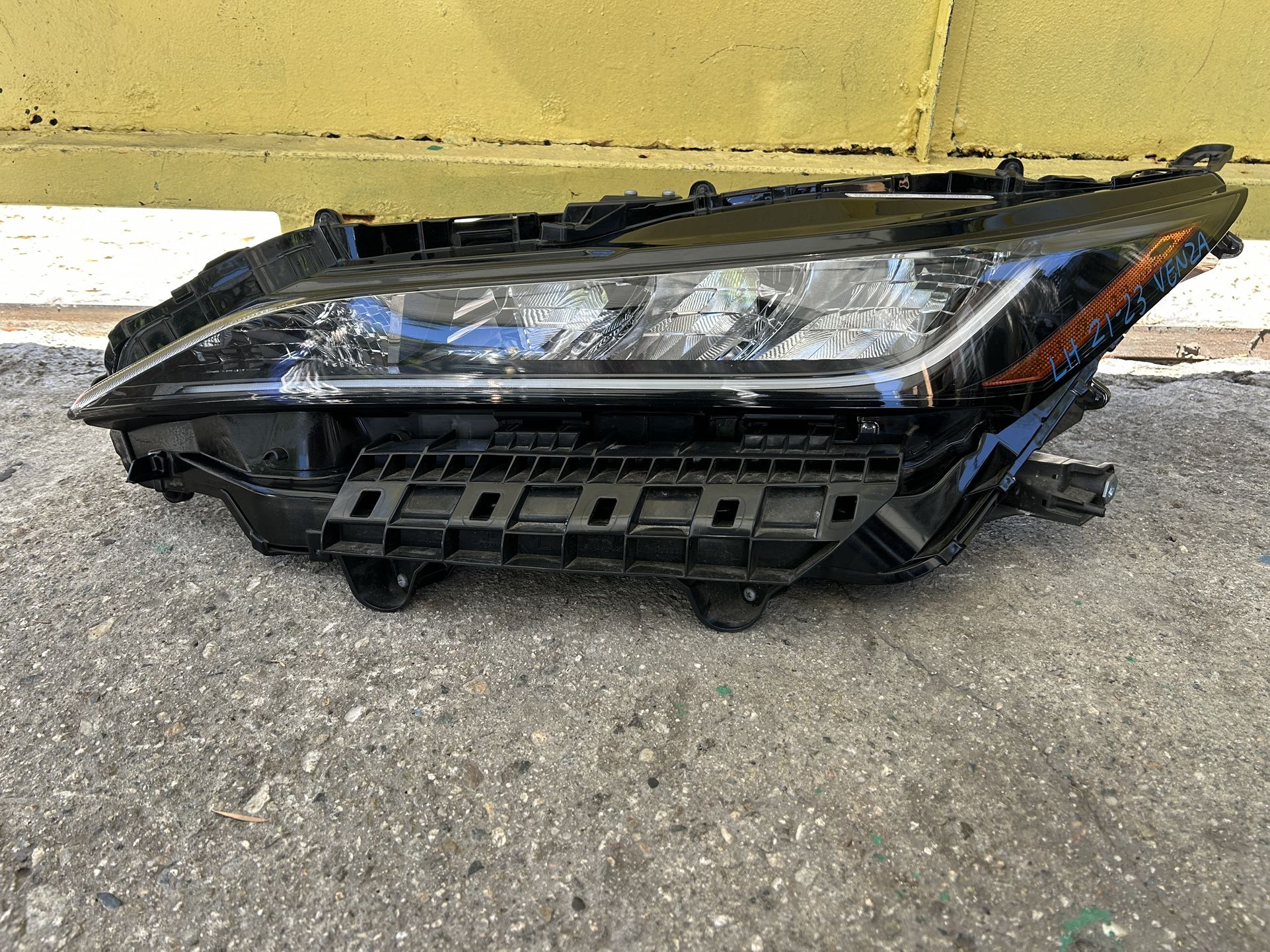 2021-2023 TOYOTA VENZA LH HEADLIGHT OEM