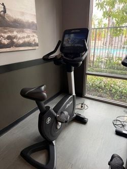 Life Fitness 95CS Upright Bike LOW HOURS