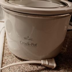 Small Rival Slow Cooker.