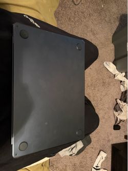 Macbook Air 13”  with Touch ID (AIRPODS AND CHARGER INCLUDED)