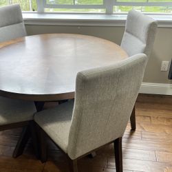 table With 4 Chairs almost new