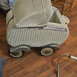 Midcentury wicker doll's pram H21"..24"×15"