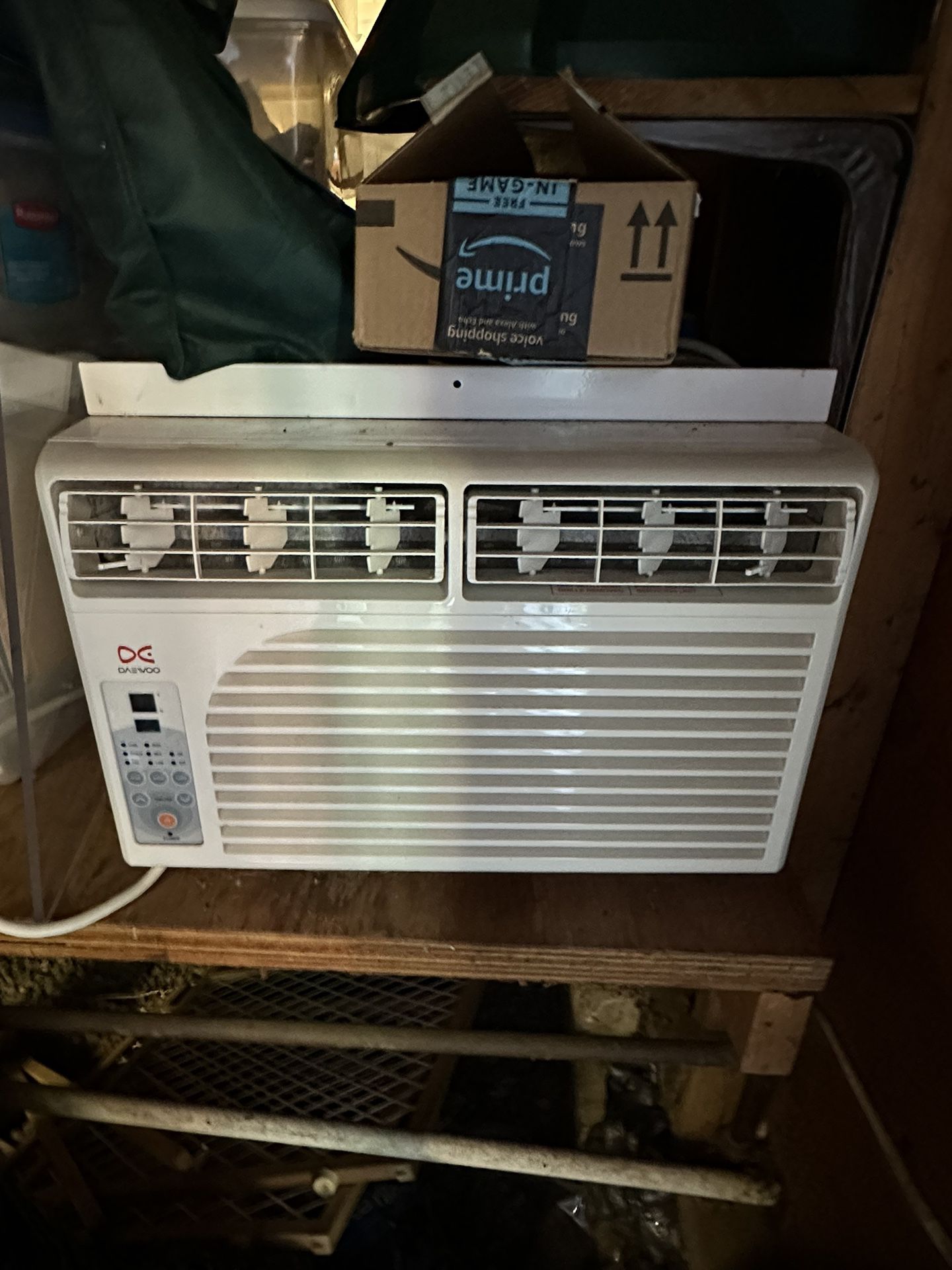 A/C Unit With Remote 