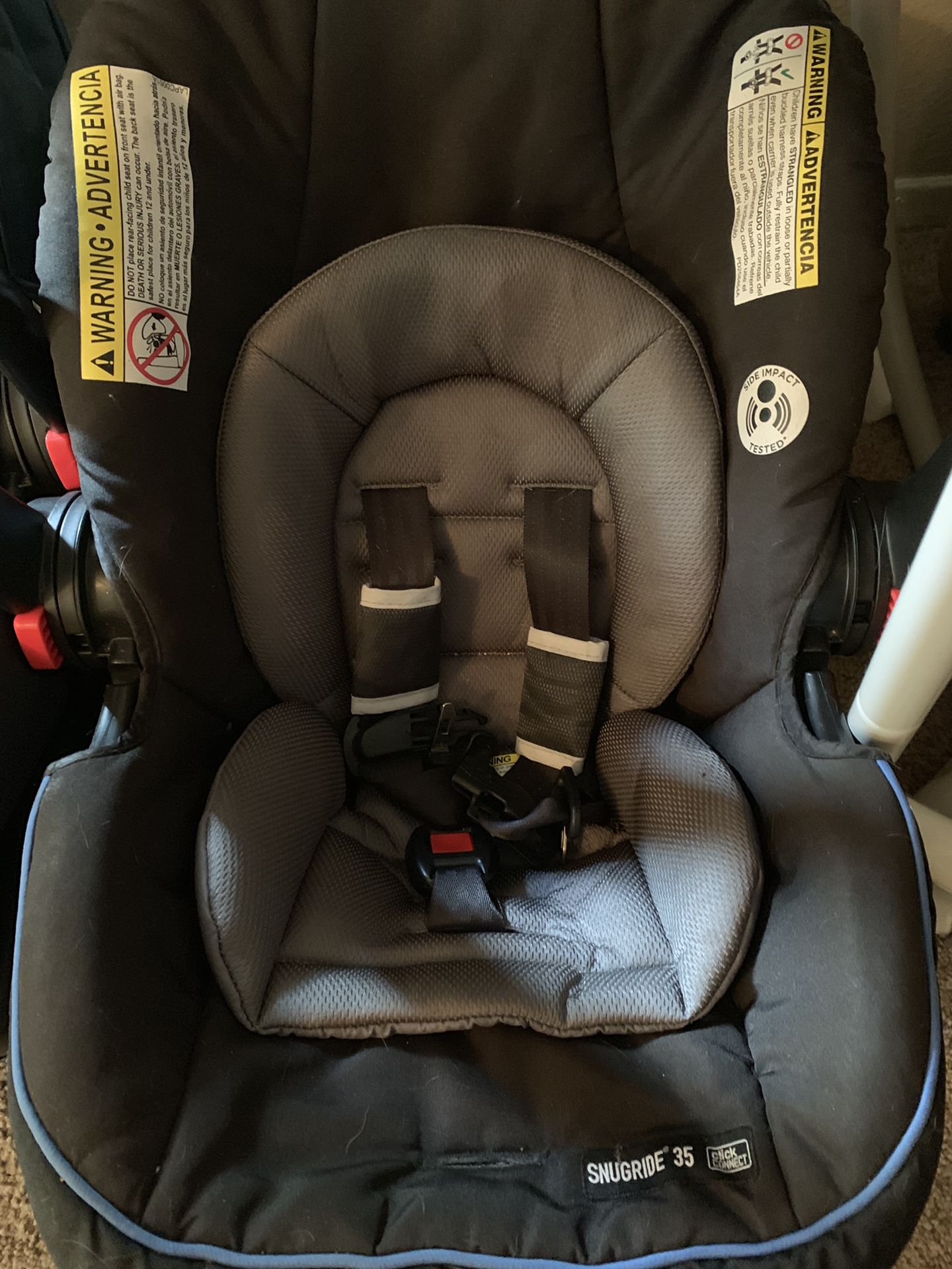 Graco Snugride 35 click connect infant car seat with base!