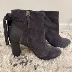 Size 8 Like New White House Black Market Suede Booties With Tassels