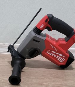 MILWAUKE M18 FUEL 18V LITHIUM-ION BRUSHLESS CORDLESS 1" SDS-PLUS ROTARY HAMMER (TOOL ONLY)