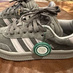Addidas Sambus Sneakers     New 