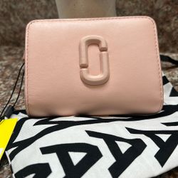 New Leather Authentic Marc Jacob Wallet For Sale.. 