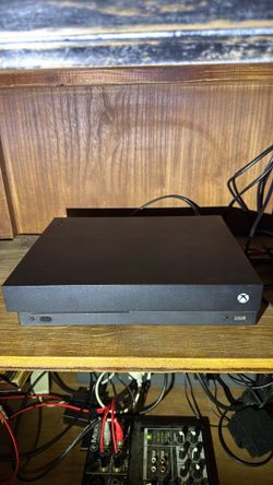 Xbox One X, Elite controller, 3 games
