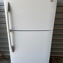 Daewoo Refrigerator Top Bottom Door 18 Cu.ft 