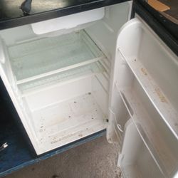 Magic Chef Mini Fridge Works Great!!