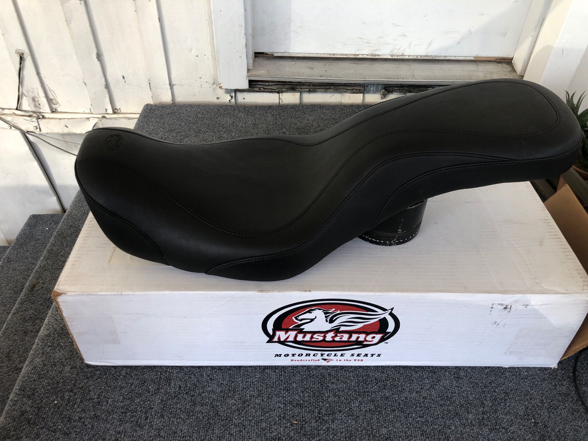 Dyna and wide glide seat day tripper 06-17Dyna part number 75625