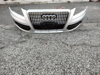 2009-2012 Audi Q5 complete front bumper with all the accessories and parking assistance sensors OEM.