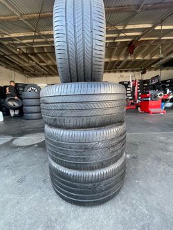 Vendo un set de 4 llantas usadas hankook.  245/40R18 en perfectas condiciones las 4  instalacion y balanceo gratis por las 4