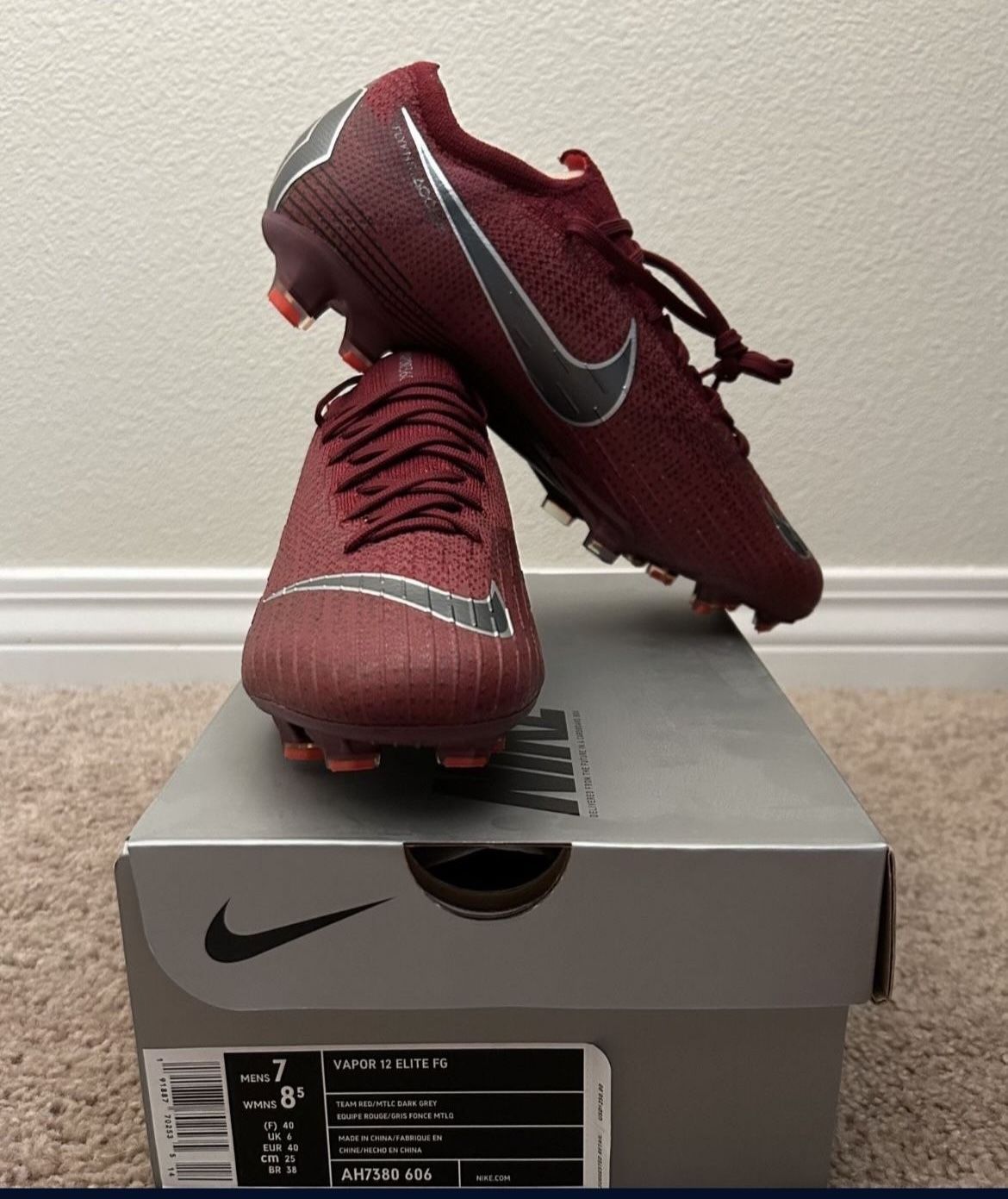 *BRAND NEW* NIKE Mercurial Vapor 12 Elite FG cleats