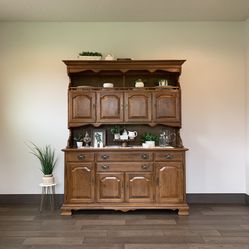 Ethan Allen Heirloom solid Maple hutch/Buffet/Dresser