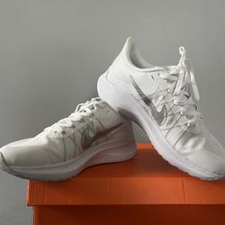 Zoom Winflo Running Shoes