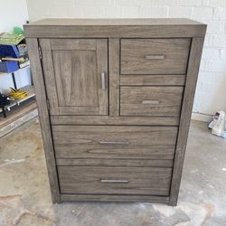 Like New Dresser Bureau Solid Wood 