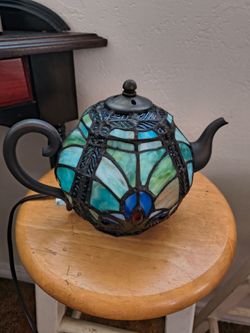 Tiffany-Style Stained Glass Teapot Lamp