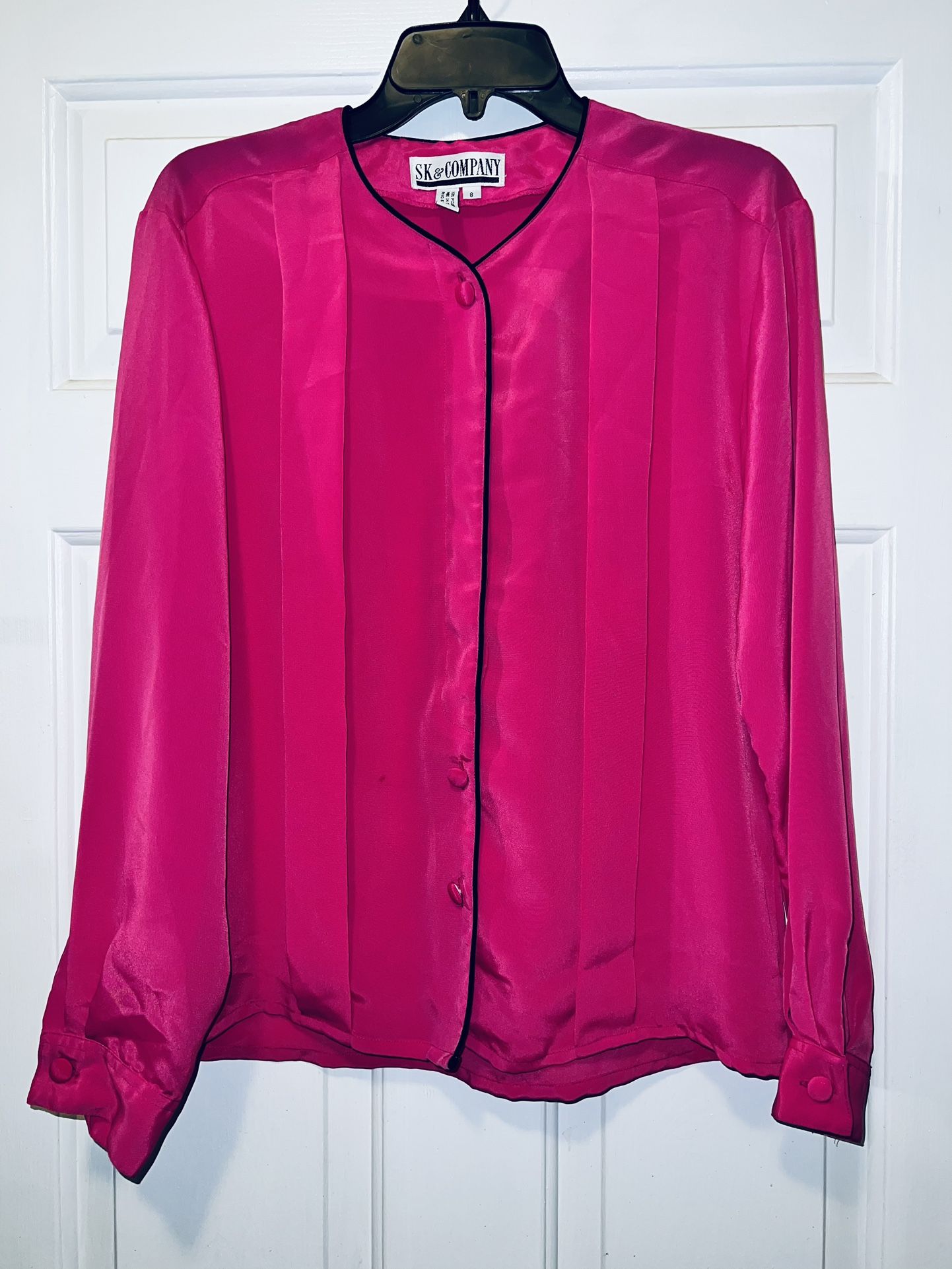 Nice women’s shirt size (8) Only $7