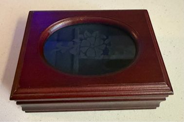 Vintage Small Wooden Jewelry Box with Etched Flower Design on Oval Glass