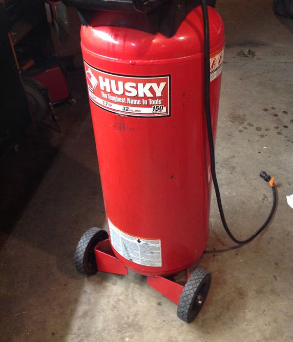 32 Gallon Husky Air Compressor 5.5 hp 150 max psi for Sale in Rosemead