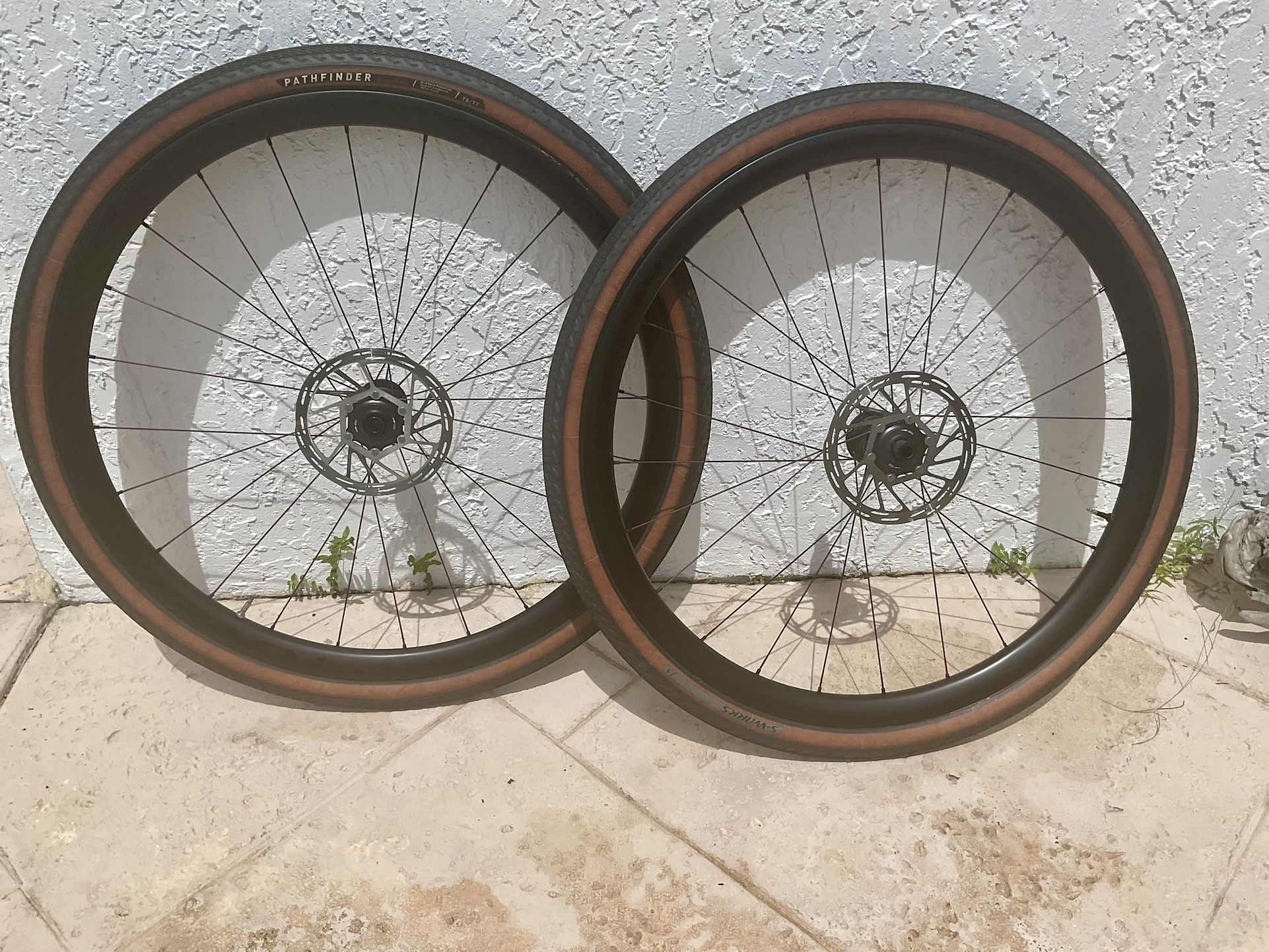 Roval Terra CL Carbon Gravel Wheels - Tubeless, Rotor, Ready To Ride - Mint Condition