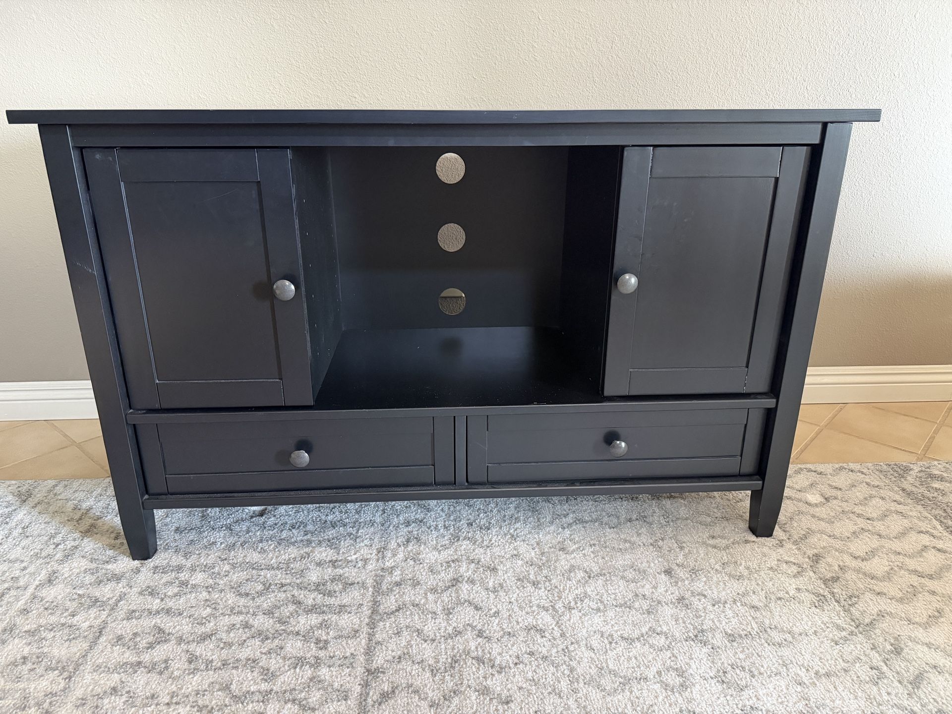 Transitional TV Media Stand in Black For TVs up to 52 Inches, For The Living Room and Entertainment Center
