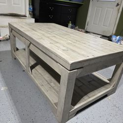 Rustic Farmhouse Coffee Table Sturdy & Stylish