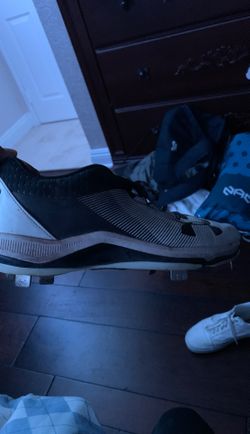Men’s Baseball spikes size 7.5