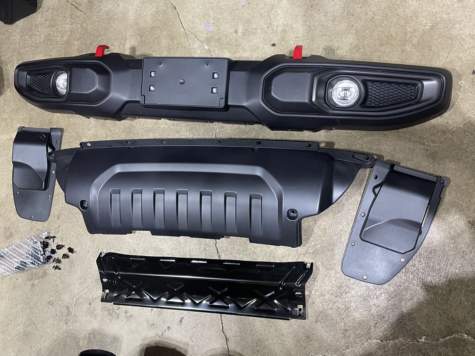 2025 Jeep Rubicon Front Bumper Assembly BRAND NEW!!