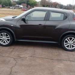 2012 Nissan juke - Title in hand/1.6l 4 cylinders engine
