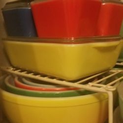 PRIMARY COLOR PYREX MIXING BOWLS AND REFRIGERATOR DISHES