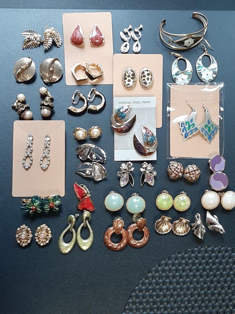 27 Pairs Of Earrings & 1 Bracelet. Mostly Vintage 