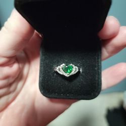 Size 8 Emerald Heart Ring 925 Sterling Silver 