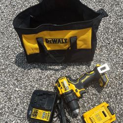 Dewalt Drill w. Battery n Charger 